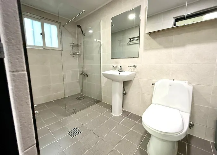 Cozy Hapjeong Hongdae, Parking Available, Negotiable