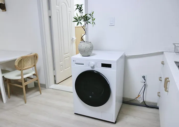 Cozy Hapjeong Hongdae, Parking Available, Negotiable * Seul