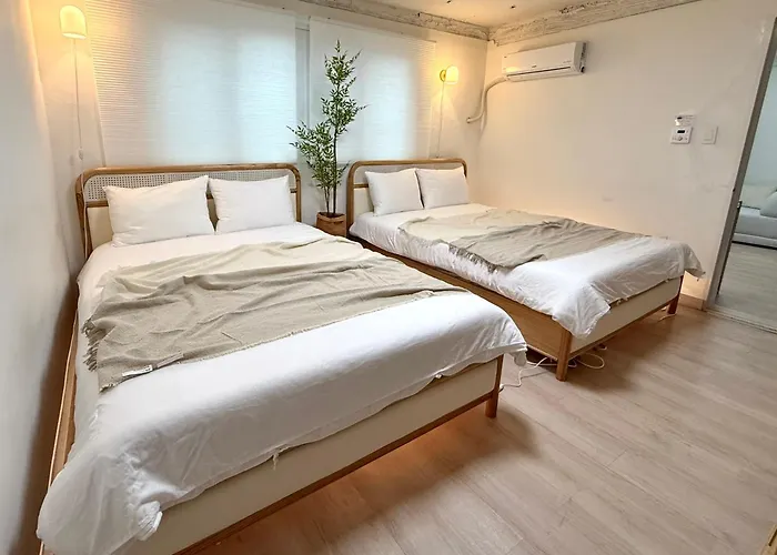 Cozy Hapjeong Hongdae, Parking Available, Negotiable