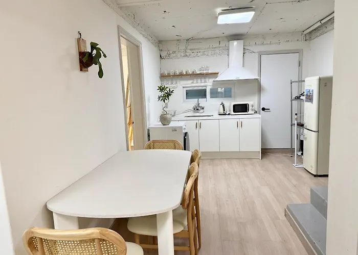 Apartamento Cozy Hapjeong Hongdae, Parking Available, Negotiable *