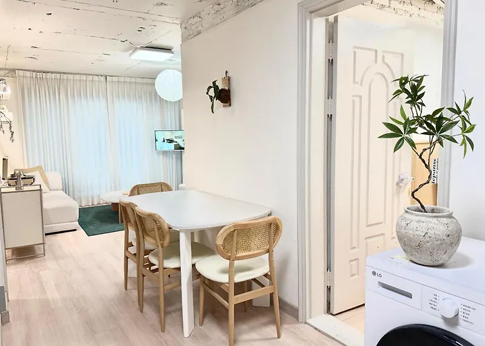 Cozy Hapjeong Hongdae, Parking Available, Negotiable *