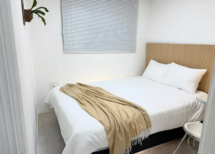 Cozy Hapjeong Hongdae, Parking Available, Negotiable * Seul