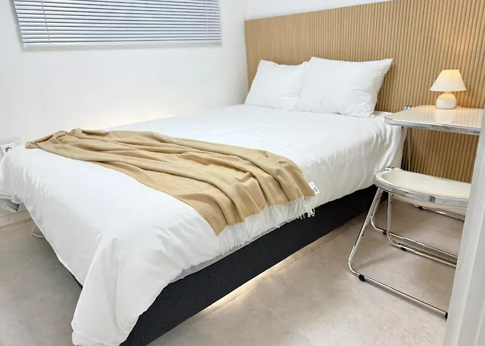 Cozy Hapjeong Hongdae, Parking Available, Negotiable Seul