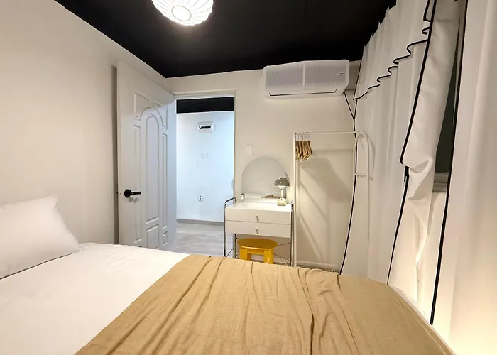 Cozy Hapjeong Hongdae, Parking Available, Negotiable *