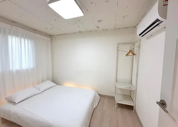Cozy Hapjeong Hongdae, Parking Available, Negotiable * Seul
