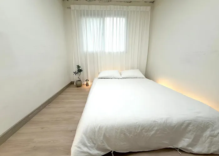 Cozy Hapjeong Hongdae, Parking Available, Negotiable Seul