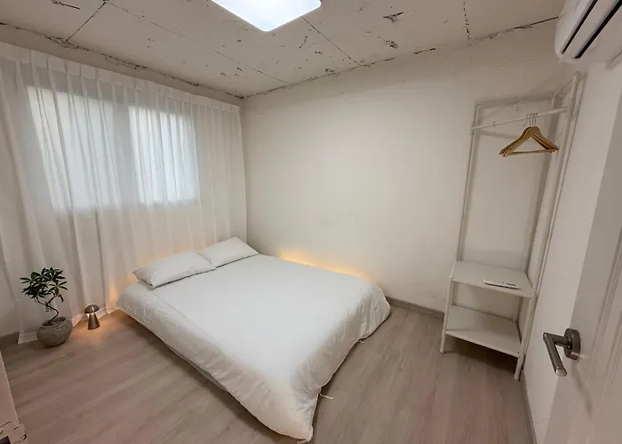 Cozy Hapjeong Hongdae, Parking Available, Negotiable Seoul